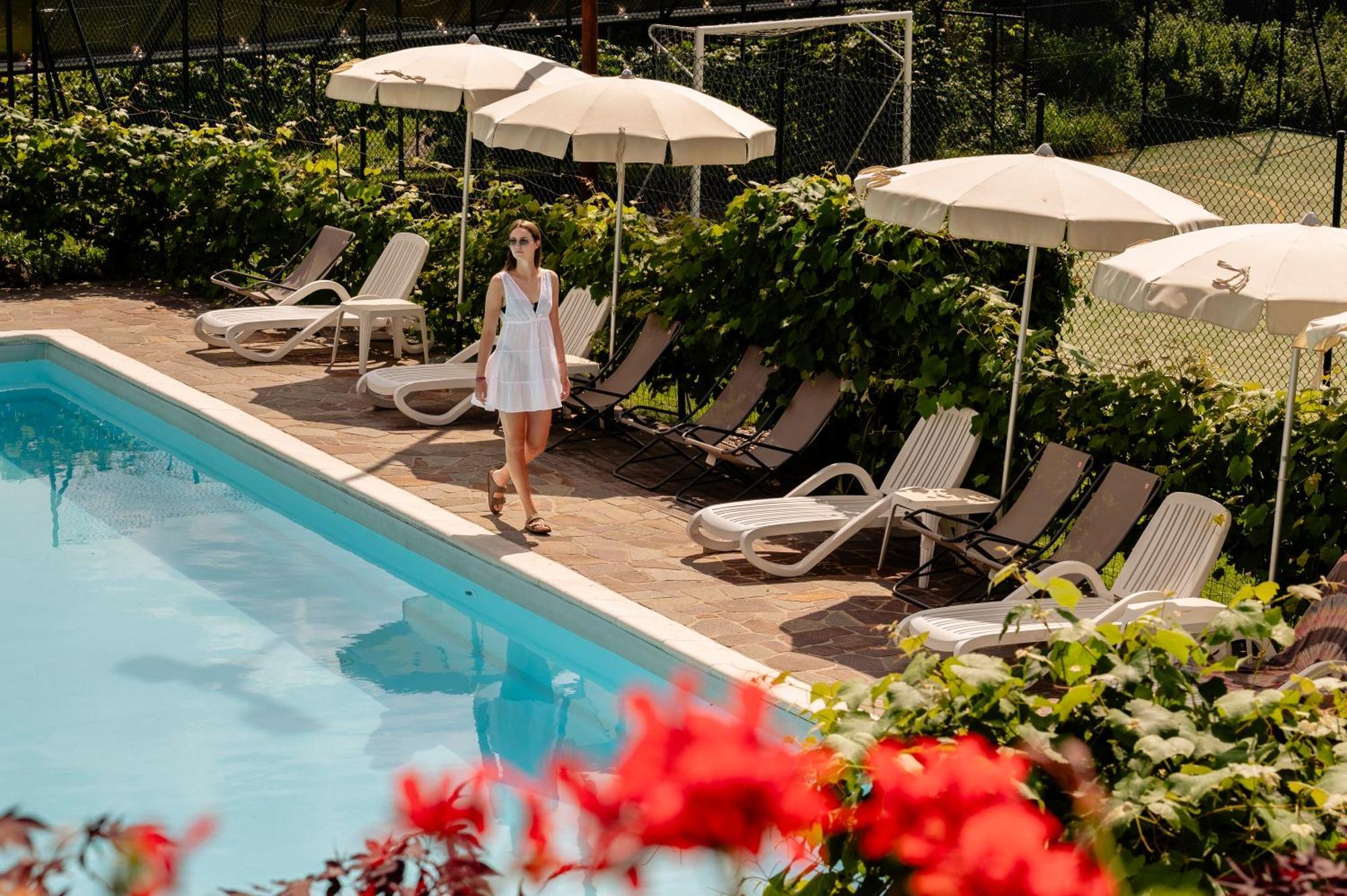Hotel Scoiattolo Baselga di Pine Luaran gambar