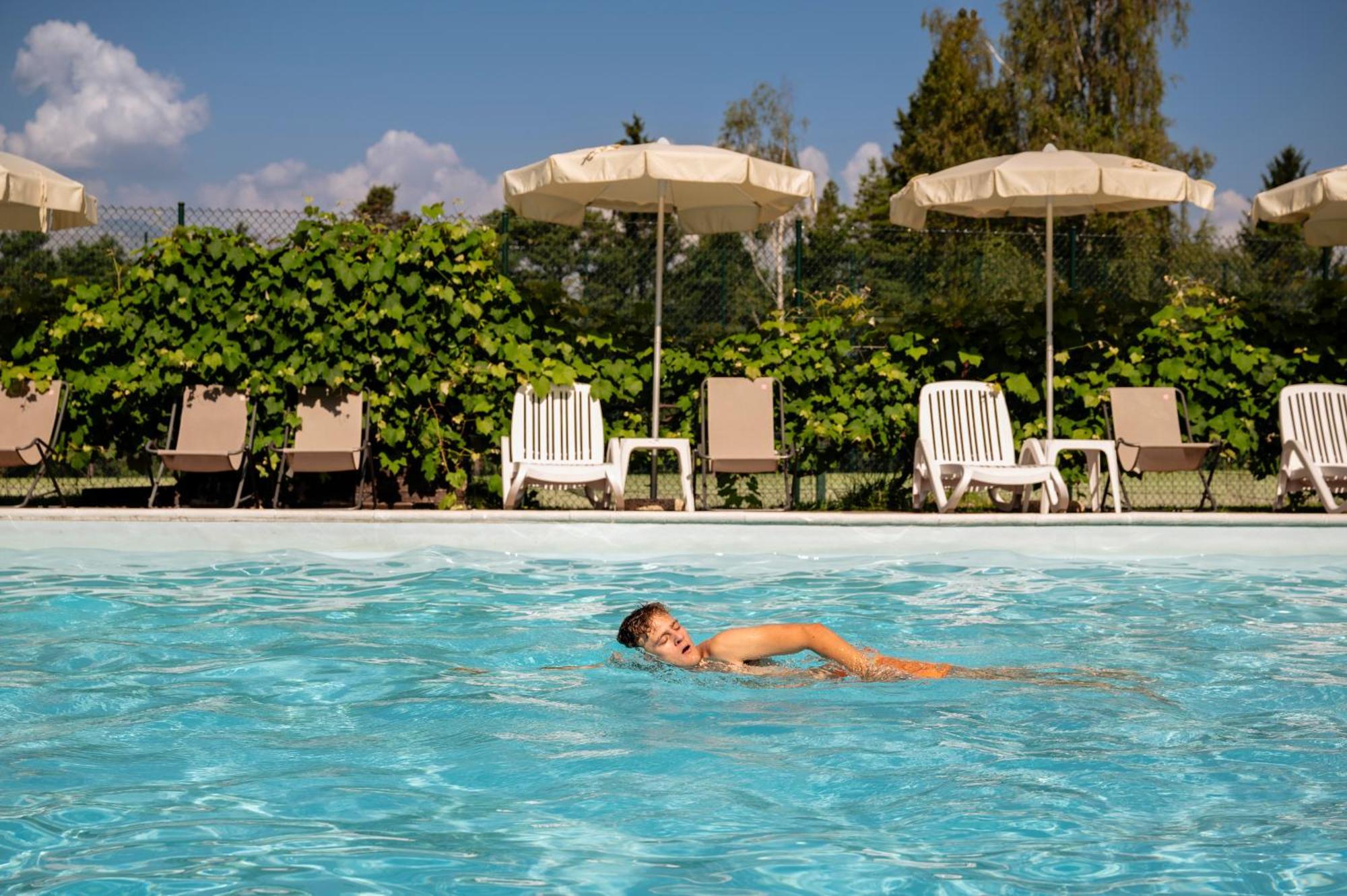 Hotel Scoiattolo Baselga di Pine Luaran gambar