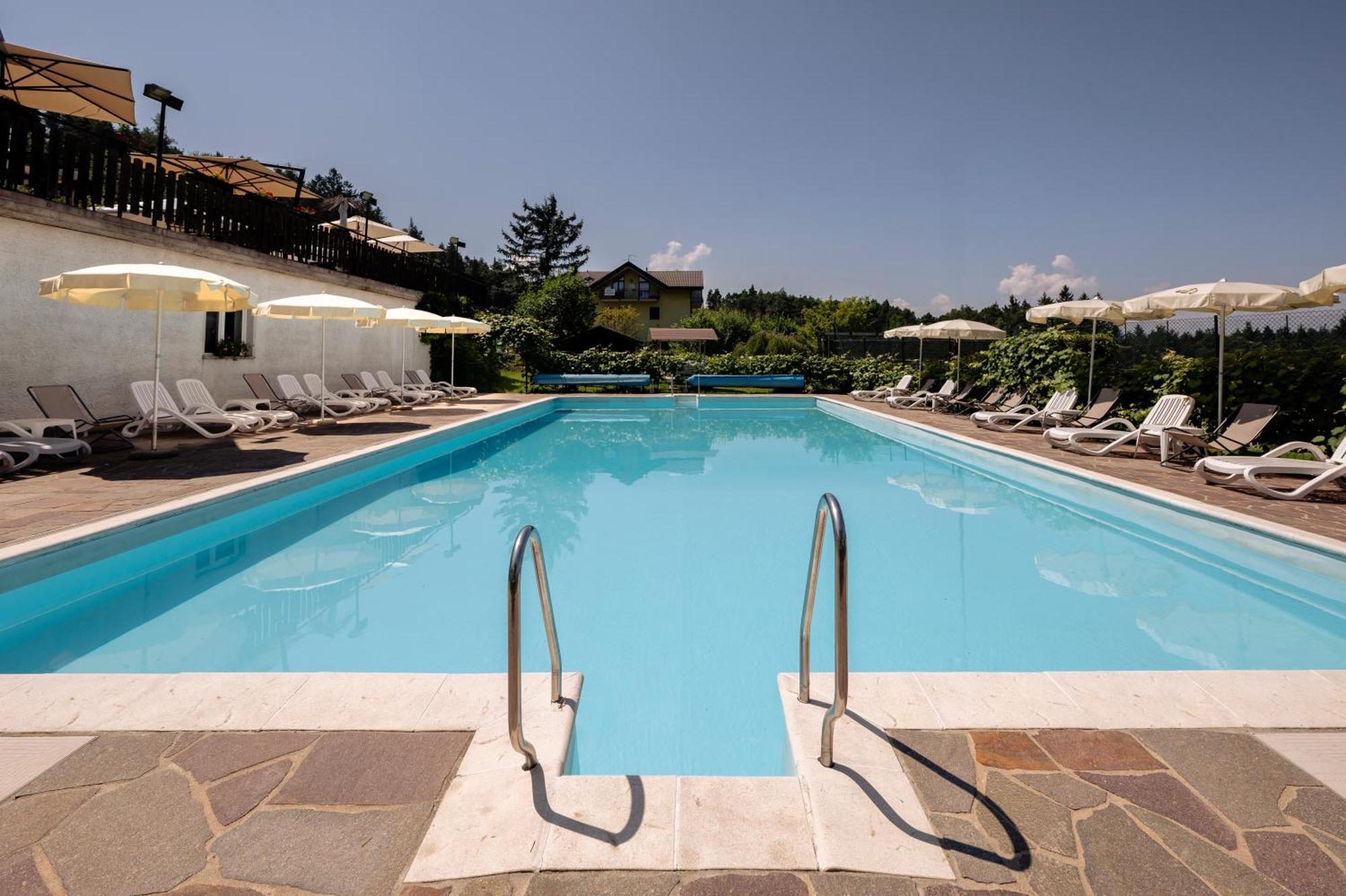 Hotel Scoiattolo Baselga di Pine Luaran gambar