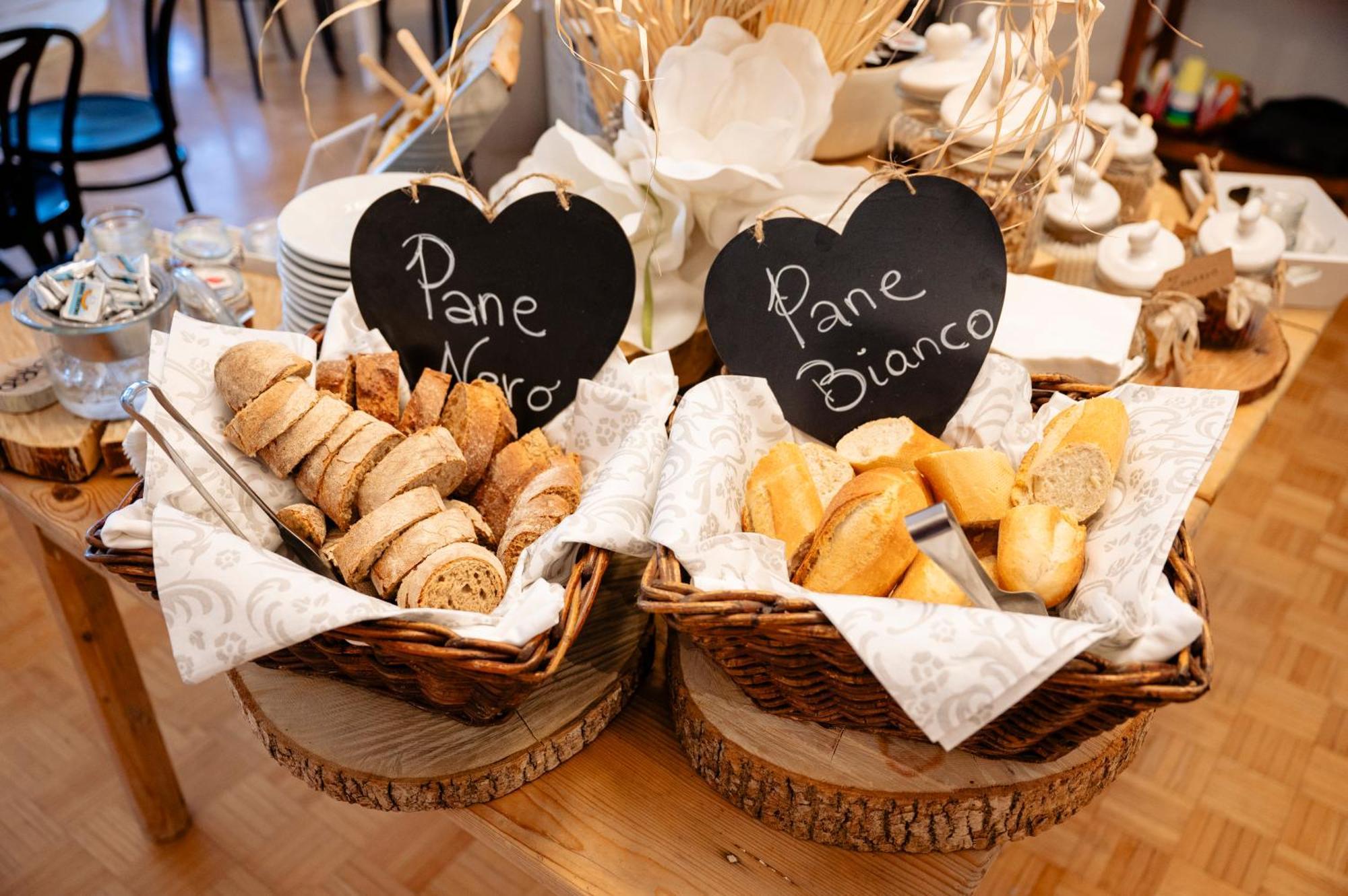 Hotel Scoiattolo Baselga di Pine Luaran gambar