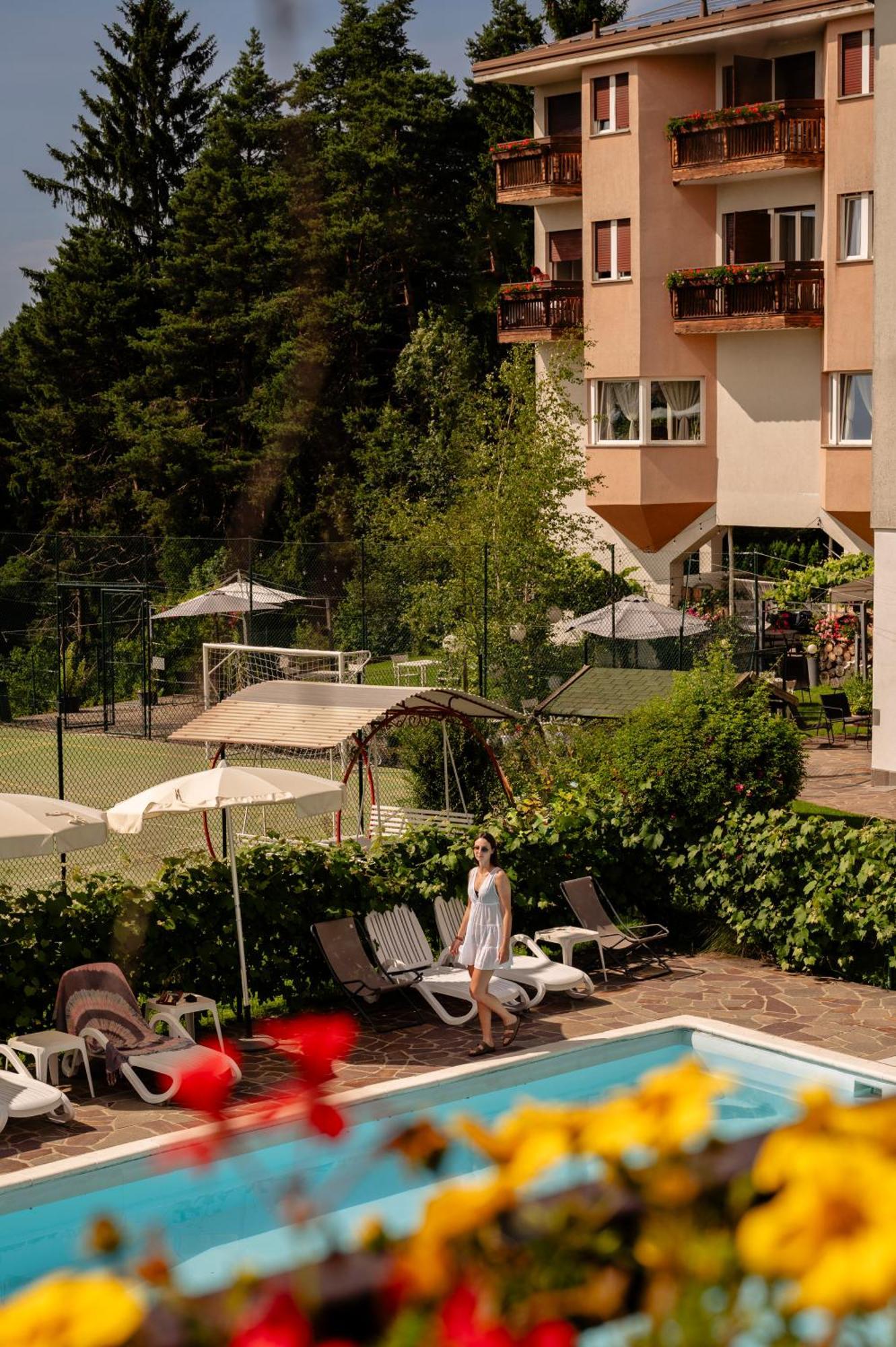 Hotel Scoiattolo Baselga di Pine Luaran gambar